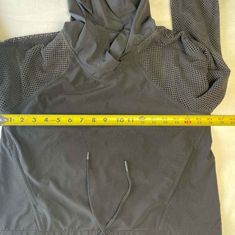 Lululemon Catch a Breeze Black Cropped Pullover Hoodie Fits like Women’s Size 2 - Picture 11 of 14